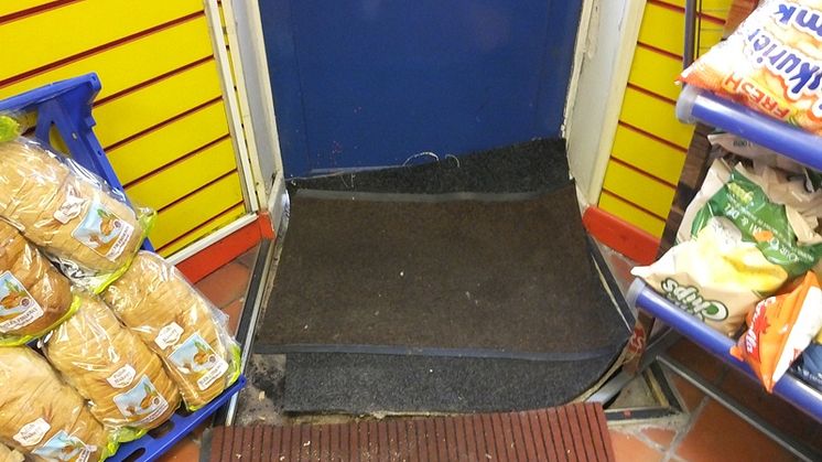 Op Batmobile - Shop floor mats concealing hiding place NW04/15
