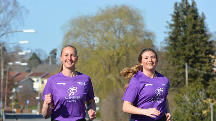 Cajsa och Vendela springer mot Alzhiemers sjukdom. Foto: Lotta Rosenberg-Linnér