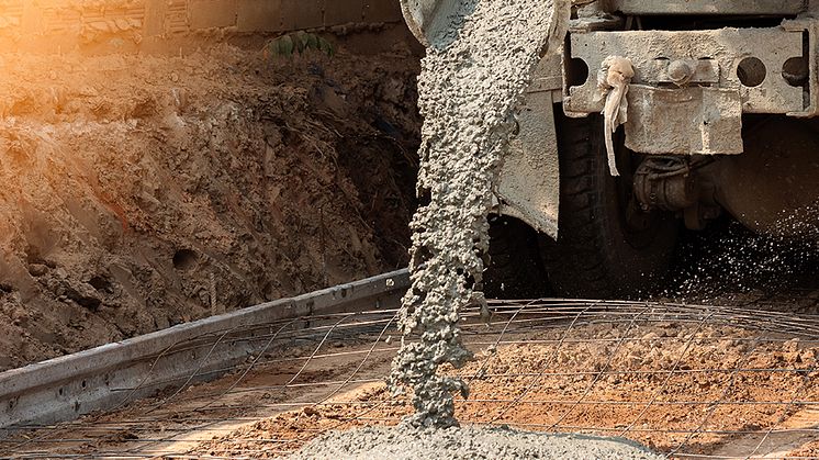 Störst utsläpp i värdekedjan för bygg och anläggningssektorn står cement- och stålproduktionen för, samt de arbetsmaskiner och fordon som behövs i anläggningsarbetet.