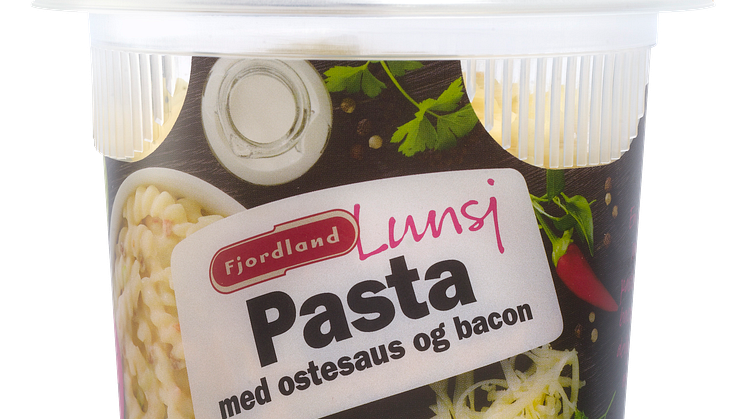 Fjordland Lunsj. Pasta med ostesaus og bacon.