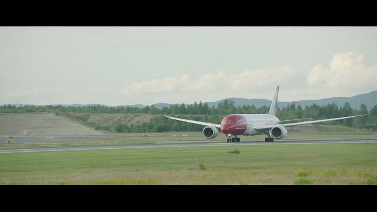 Boeing 787 Dreamliner letter fra OSL. 