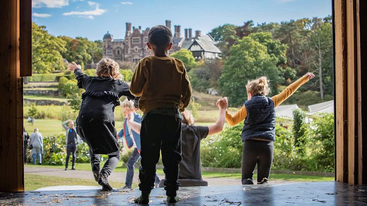 Nu öppnas portarna till sommarens stora familjesatsning "Barnladan" i Magasinet på Tjolöholm Slott!