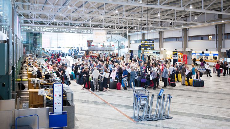 2 765 000 människor reste utrikes via Swedavias flygplatser i juni 2017. Foto: Peter Phillips