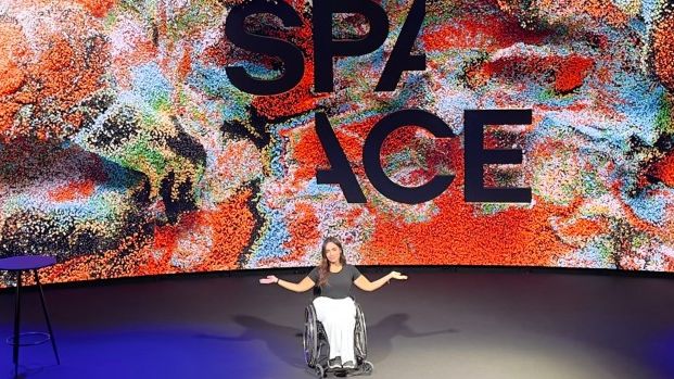 Alexandra Halfya grundare till Combify på scen på Space - redo för det unika eventet Shaping Cities 