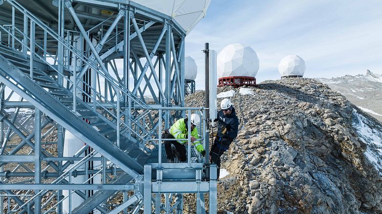 Her rigges Telenors basestasjon i Antarktis. Den er verdens sørligste, og driftes fra Svalbard, verdens nordligste. Foto: Norsk Polarinstitutt