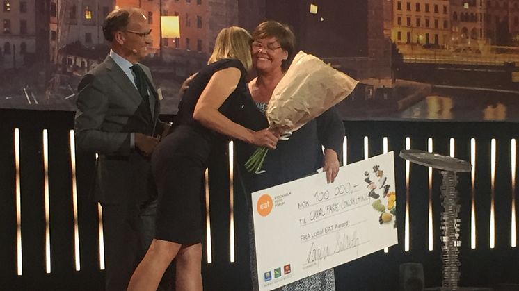 Administrerende direktør i Nordic Choice Hotels, Torgeir Silseth, delte ut prisen på 100 000 kroner.