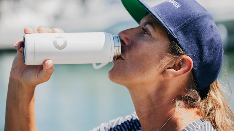 Dee Caffari, Bluewater brand ambassador and around the world alone sailing champion sportswoman, opposes single use water plastic bottles, preferring Bluewater’s eco-friendly bottles made of stainless steel (Credit: Alina Raducea)