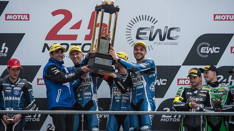 24時間の激戦を制して優勝したGMT94 Yamaha Official EWC Team