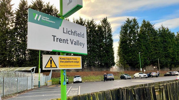 Lichfield_Trent_Valley_station_sign