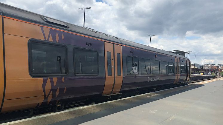 Additional carriages for busy commuter services to and from Birmingham Snow Hill