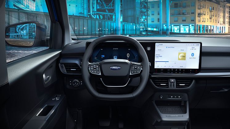 2023_FORD_E-TRANSIT_COURIER_INTERIOR_02