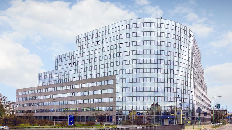Das Bürogebäude PLATINUM am Sachsendamm in Berlin-Schöneberg; Bildrechte/Image rights: Aroundtown