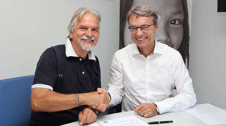 Albert Recknagel, Executive Spokesman terre des hommes (til venstre) og Bernhard Simon, CEO for Dachser (til højre).