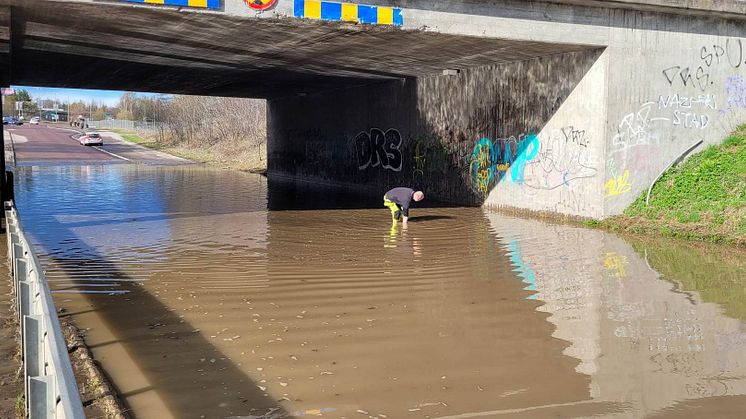 Stor vattenläcka i Gävle – boende i Sätra uppmanas till sparsamhet