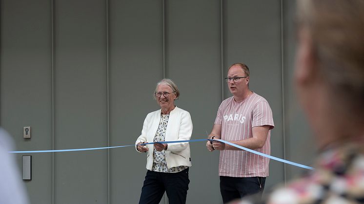 SKB invigde 128 nya kooperativa hyresrätter. Fr.v. Charlotte Axelsson, ordf SKB och Anders Österberg, ordf exploateringsnämnden Stockholms stad. Foto: baraBild