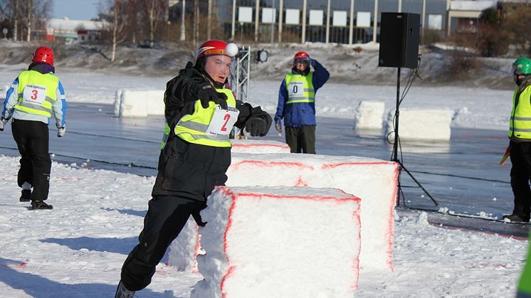 Hårda fighter när SM i Yukigassen startade i Luleå 