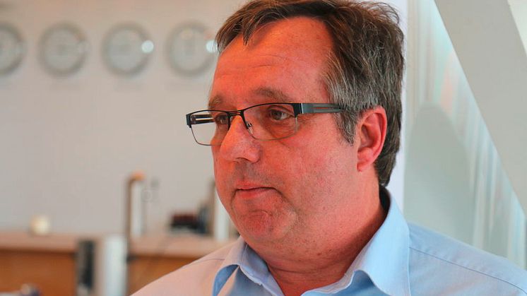 Stefan Ibold beantwortet Fragen zum Thema Windsogsicherung. Foto: DDH