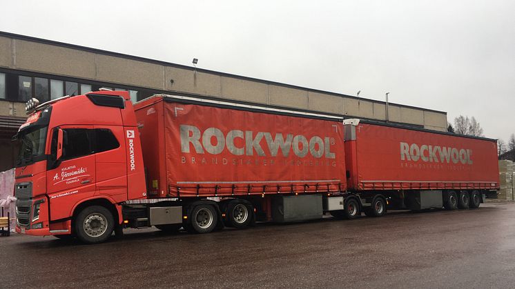 ROCKWOOL-rekka liikennöi pääkaupunkiseudulla.