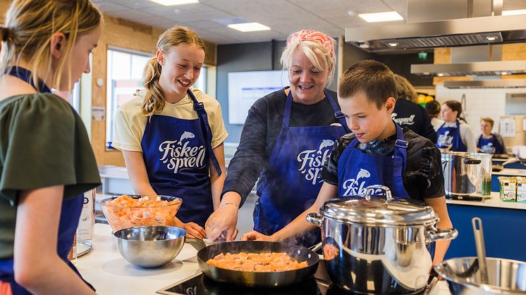 Fiskesprell øker råvarestøtten til grunnskolen, og til den årlige oppskriftskonkurransen i mat- og helsefaget, Kokkesprell. Bakgrunnen for økningen er en ekstrabevilgning fra Nærings- og fiskeridepartementet.