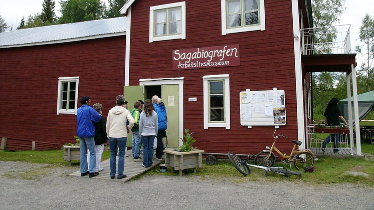 Roland Hedlund inviger den 19:e  filmfestivalen i Adak