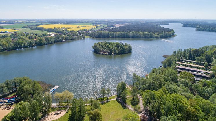 Glänzende Aussichten: Brandenburg bietet viel Weite und Abstand für gesunde Erholung wie hier am Untersee in der Prignitz. Foto: REG-Nordwestbrandenburg. 