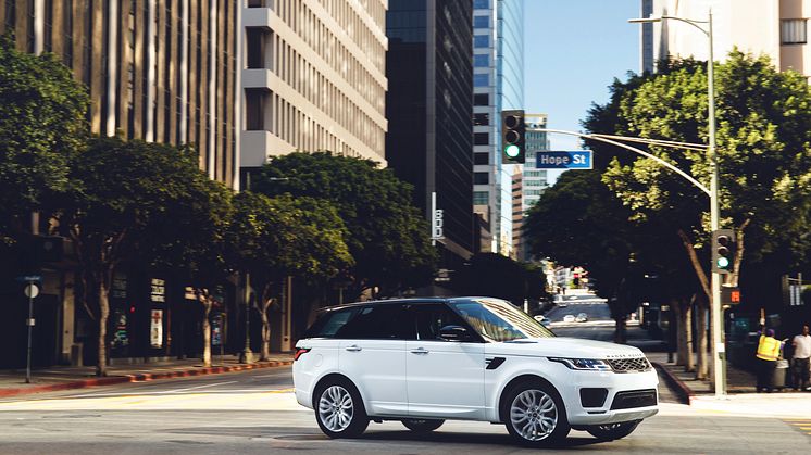 Ny motor og mere teknologi i Range Rover Sport