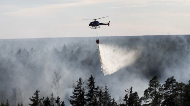 MSB:s helikoptrar stöttade räddningstjänsten vid gräsbrand i Sala