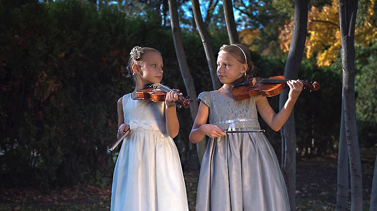 11-åriga tvillingarna Sofia och Anna Kyslyak är två musikbegåvningar som medverkar i festivalen.