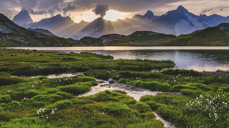 Abkühlung gefällig? Die 12 schönsten Bergseen der Schweiz.