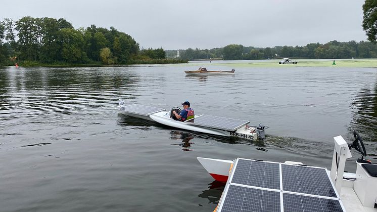 Am zweitem Septemberwochenende ist es wieder soweit: Die 7. Wildauer Solarbootregatta lockt mit einem internationalen Starterfeld interessierte Besucherinnen und Besucher an die Dahme. (Bild: TH Wildau)