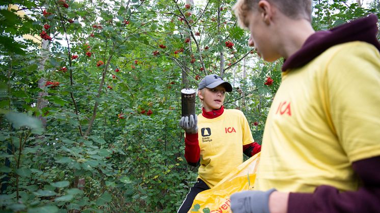 En sprayflaska mindre i naturen vid Enskede IK P08s insats i Klara, färdiga, städa! 2021.