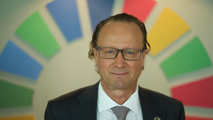 "We have a key role to play in accelerating the de-carbonization of the global economy", says Jan Erik Saugestad, CEO Storebrand Asset Management.