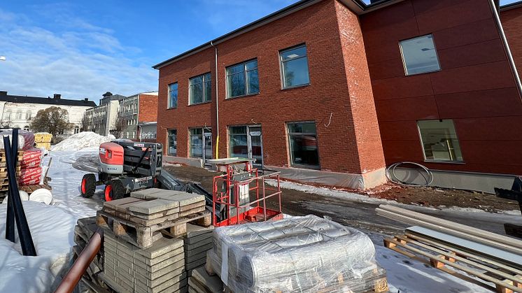 Slutputs och byggstäd pågår i tillbyggnaden på Christinaskolan – efter sommarlovet fylls byggnaden med elever.   Foto: Ann-Sofie Boman