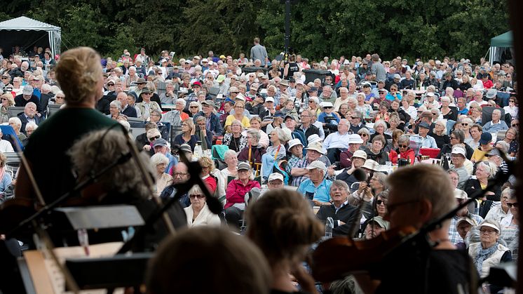 Opera i Rebild tiltrækker altid mange mennesker. Med de nuværende restriktioner kan der blive plads til 1000 tilskuere på operapladsen. Alle billetter til årets festival er solgt.