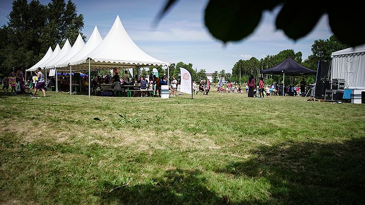 Välkomna till Gårdstensdagen lördag 15 juni kl. 12-16 i Gårdstensdalen - mitt i Gårdsten.