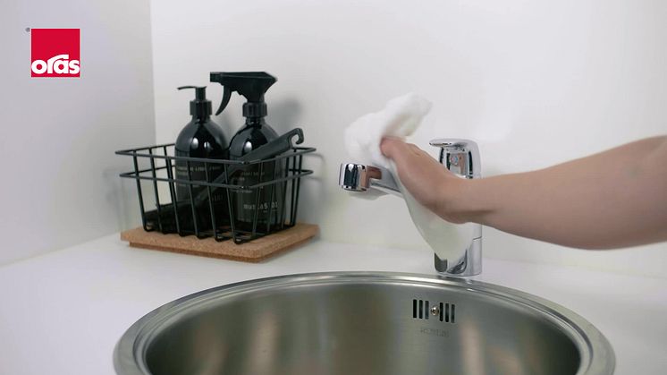 Hold din vandhane skinnende ren  - sådan holder du dit køkkenarmatur rent.