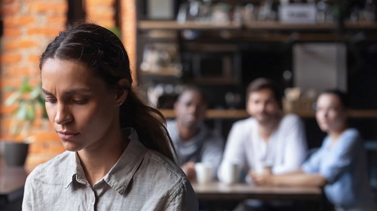 En ny studie visar att personer som är födda utomlands är mer utsatta för mobbning än vad infödda svenskar är. 