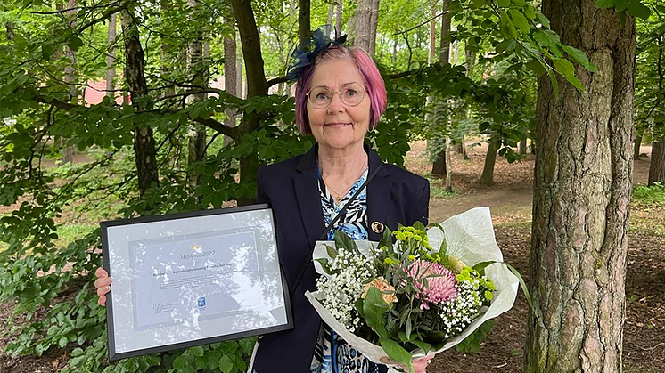 Maj-Britt Gottfridsson är ordförande i bostadsrättsföreningen Tegelbruket och hon tog emot priset under nationaldagsfirandet. 