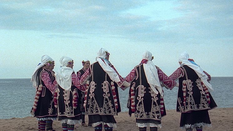 Bethan Huws, Singing for the Sea, 1993. Stillbild från film