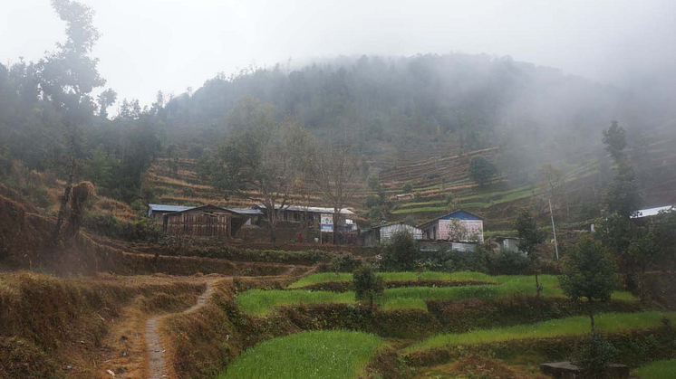 Skole i bratt terreng i Dolakha i Nepal
