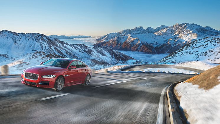 Jaguar XE er en populær model til privatleasing. For 19.995 kroner i førstegangsydelse kan man få foden indenfor i en 180 hk dieselversion med automatgear.