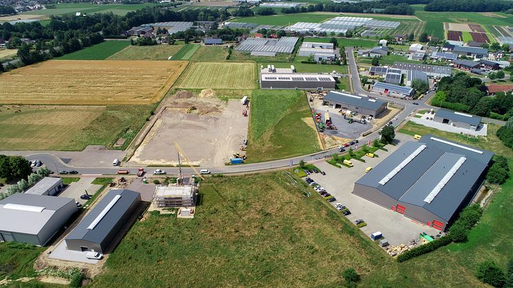 Viel gebaut und investiert wird derzeit im  Gewerbegebiet "Hetzert" in Straelen. Die Unternehmen hier,  wie in den anderen Straelener Gewerbegebieten, profitieren zukünftig vom Ausbau der Glasfaserinfrastruktur. Luftbild: Gerhard Seybert  