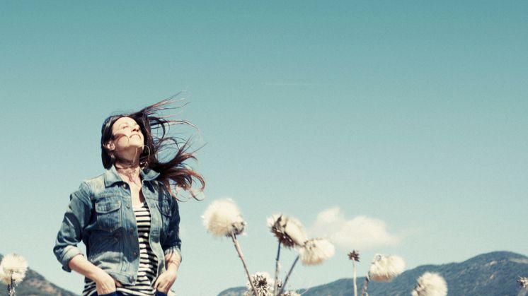 Alanis Morissette släpper nya albumet ”Havoc And Bright Lights”