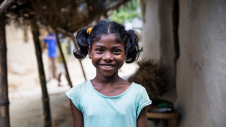 Joshna, 10 år, i byn Goyerpur, Bangladesh, drömmar om att bli läkare. Men först behöver hon få gå i skola på sitt eget språk. Foto Annelie Edsmyr_low
