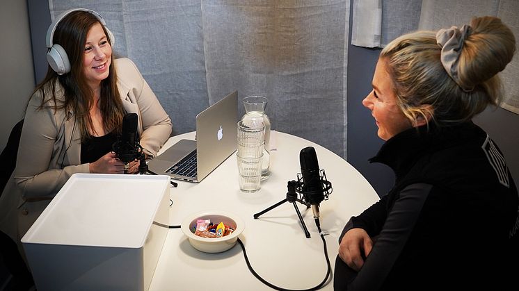 Johanna Berg och Johanna Lassnack under inspelningen. Foto: Sveland Djurförsäkringar