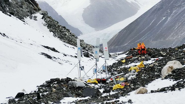 Huawei och China Mobile installera 5G-nät på Mount Everest på 6 500 meters höjd.