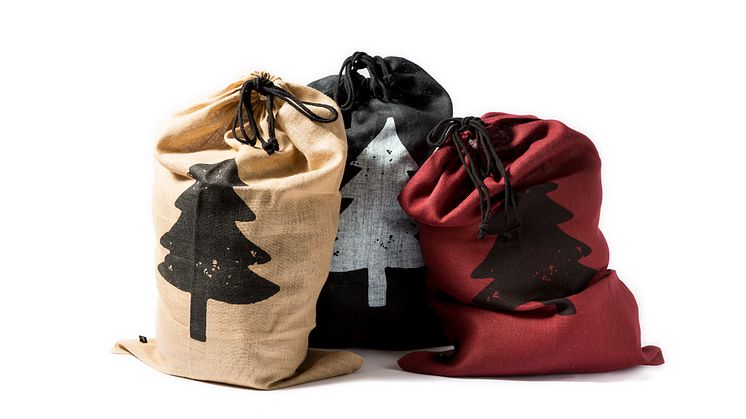 Lyxiga säckar i jute från by Benson som erbjuder en perfekt plats att förvara julens alla klappar