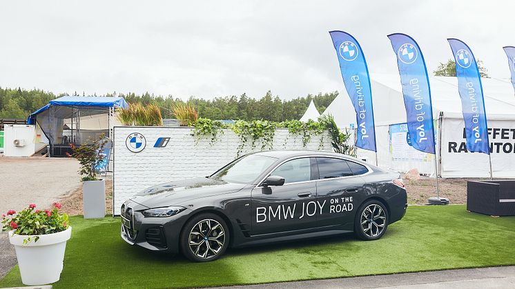 BMW tuo sähköautonsa Asuntomessuille Naantaliin