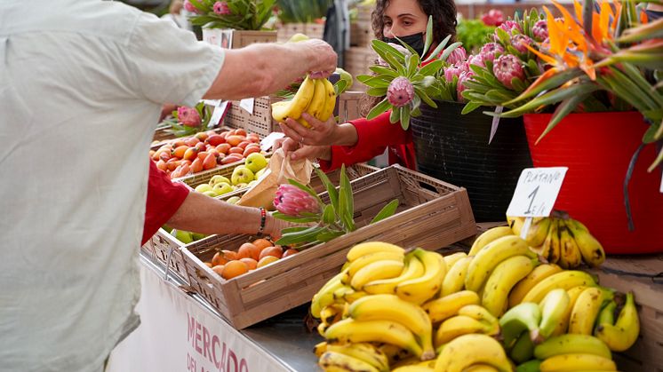 Missa inte öarnas alla marknader som erbjuder en äkta kanarisk upplevelse, med allt från frukter, honung, ostar, mejeriprodukter, bakverk, blommor och lokala viner. 