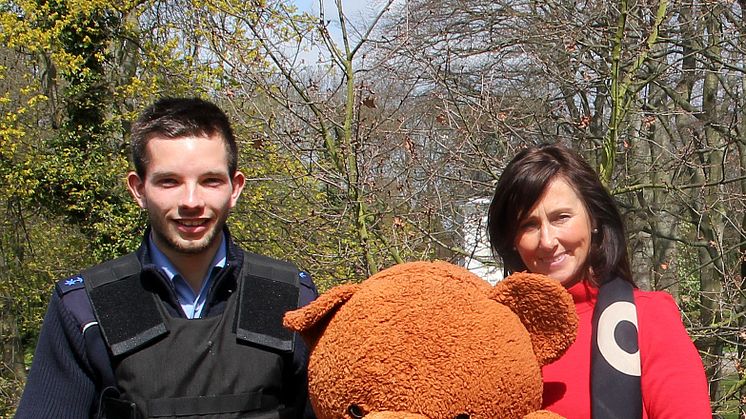 Michael Richter mit Constanze Weiß vom Kinderhospiz Bärenherz